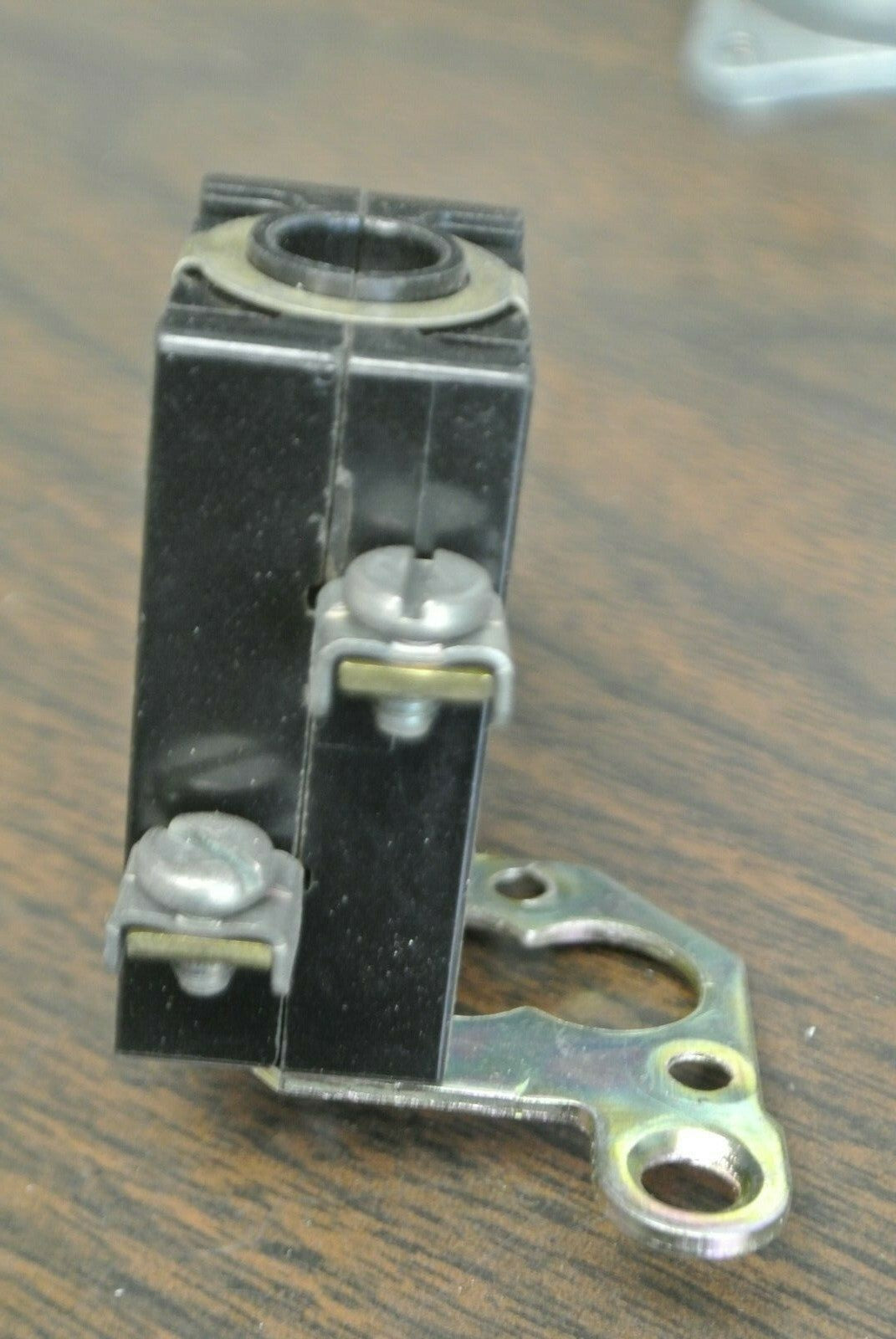 GENERAL ELECTRIC CR2940UA202F H.D. OILTIGHT PUSH BUTTON / WHITE / NEW SURPLUS