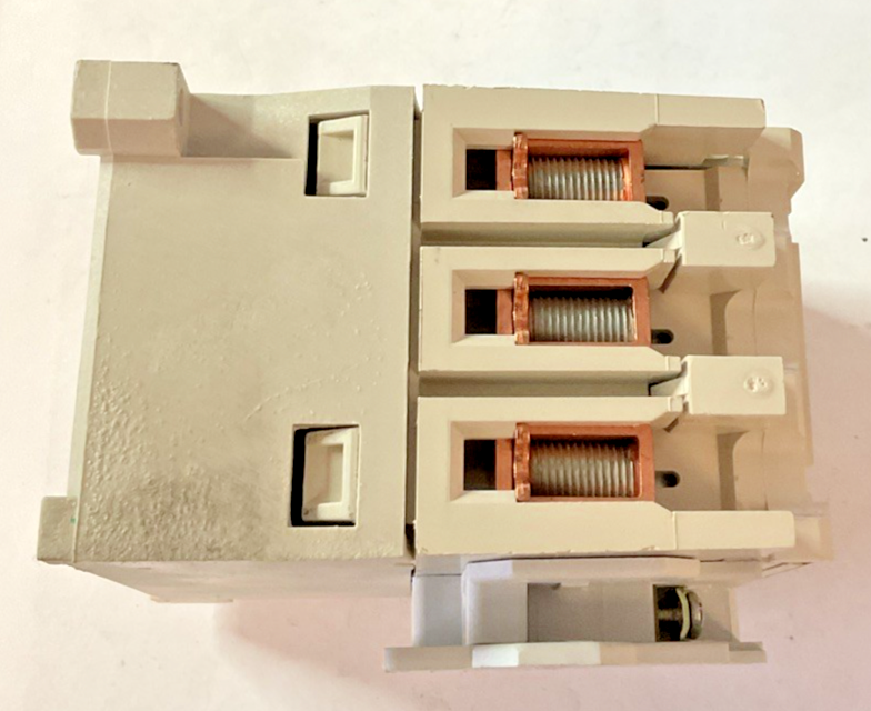 CUTLER HAMMER CE15GNS3AB CONTACTOR SIZE G 3POLE 460V 37A 50/60HZ