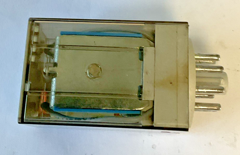ALLEN BRADLEY 700-HA32Z24 SER D  RELAY  250VAC 10A 30VDC****LOTOF2****