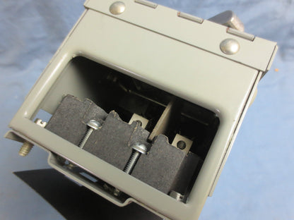 I-T-E V2B2211MR VACU-BREAK PANELBOARD & SWITCHBOARD UNIT 240V 30-30A NEW SURPLUS