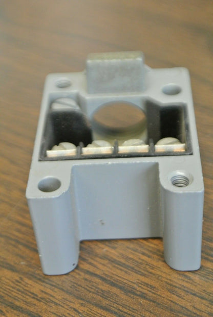 SQUARE D 9007 CT52 / HEAVY DUTY LIMIT SWITCH BASE / RECEPTACLE / NEW SURPLUS