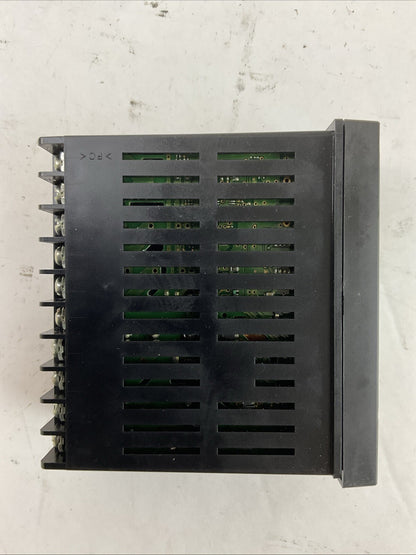 OMRON E5EN-R3MT-500 TEMPERATURE CONTROLLER 100-240VAC 50/60HZ 10VA