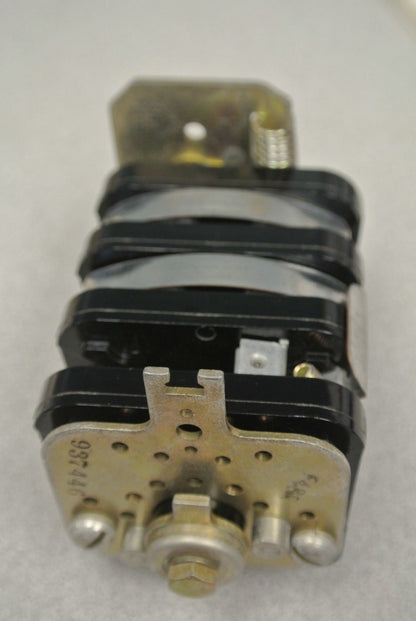 ALLEN-BRADLEY 806-937446 ROTARY PILOT SWITCH / LEVERLESS / NEW SURPLUS
