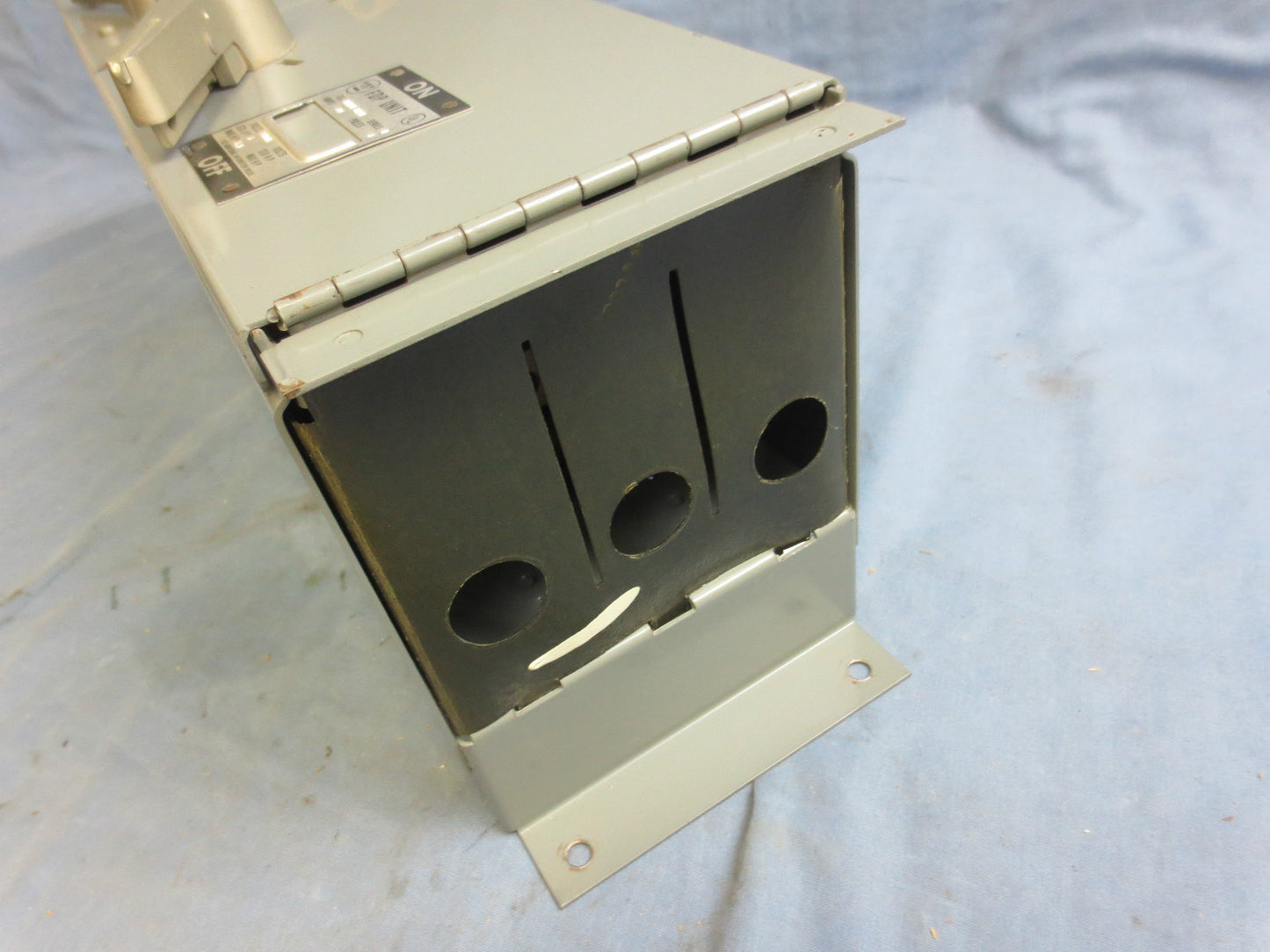 WESTINGHOUSE FDPT3211 FUSIBLE PANELBOARD SWITCH 240VAC 30A