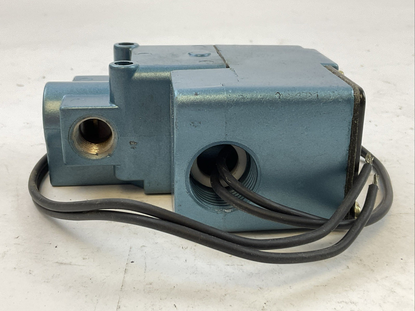 MAC 225A-111AA SOLENOID VALVE 120VAC 60HZ 110VAC 50HZ 24VDC 15.0WATTS 150PSI