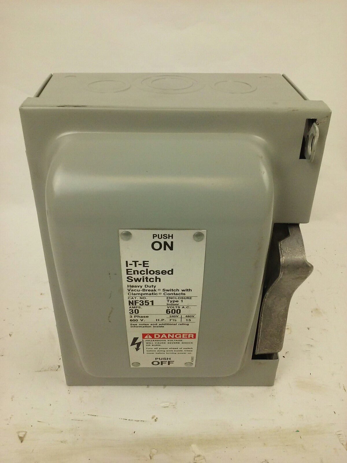 SIEMENS I-T-E NF351 H.D. ENCLOSED SWITCH, 30A, 3PH, 600V, TYPE 1 INDOOR, NEW