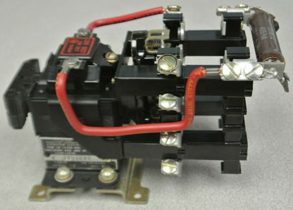 ALLEN-BRADLEY 700-BA300A1, Series A / RELAY / 3-POLE / N.O. / 120V / NEW SURPLUS