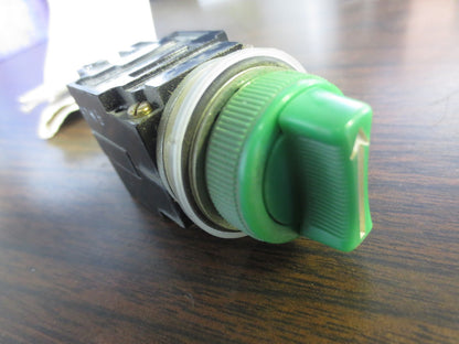 GENERAL ELECTRIC CR104B25205 SELECTOR SWITCH, 2-POSITION GREEN - NEW SURPLUS