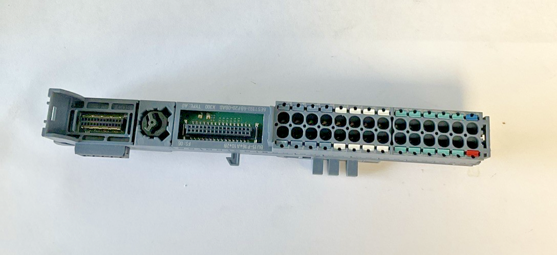 SIEMENS 6ES7 193-6BP20-0BA0 DIGITAL BASE MODULE ***LOTOF10****