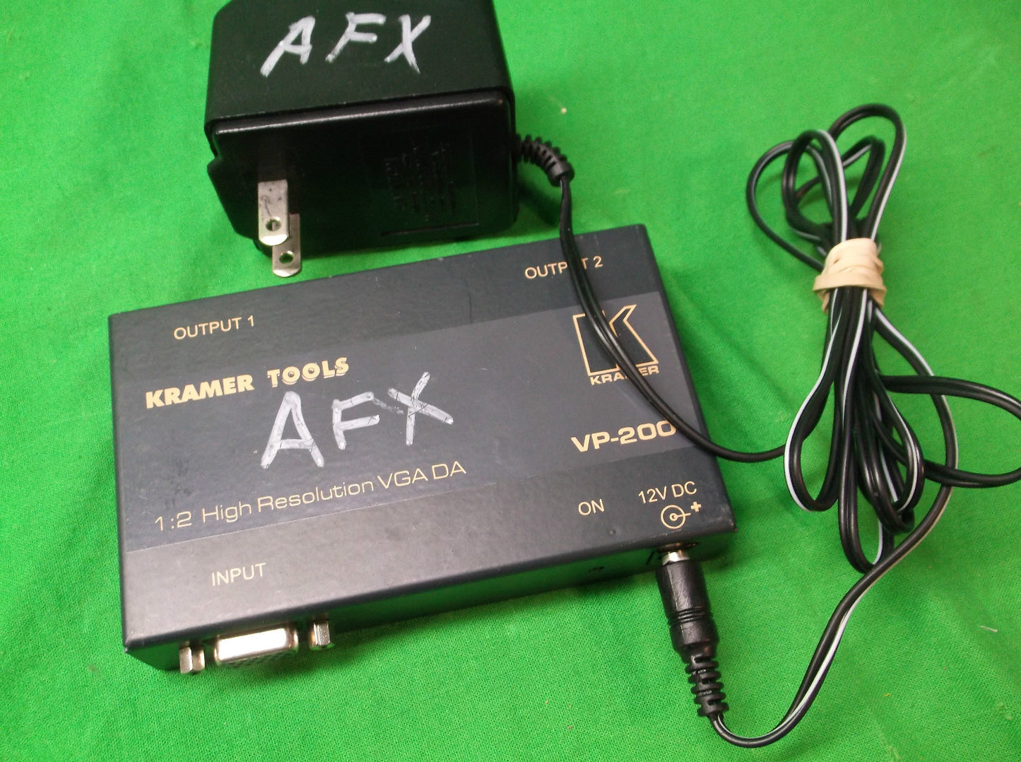 KRAMER TOOLS VP-200 1:2 HIGH RESOLUTION VGA DA - 1 INPUT, 2 OUTPUTS