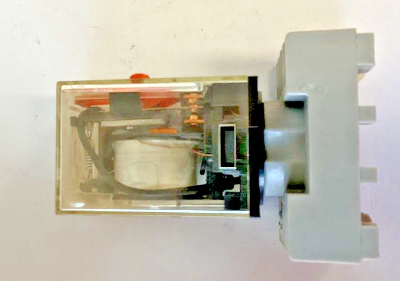OMRON MK2PN-S RELAY 10A   W/ALLEN BRADLEY 700-HN125 BASE SER.A 10A** LOTOF2**