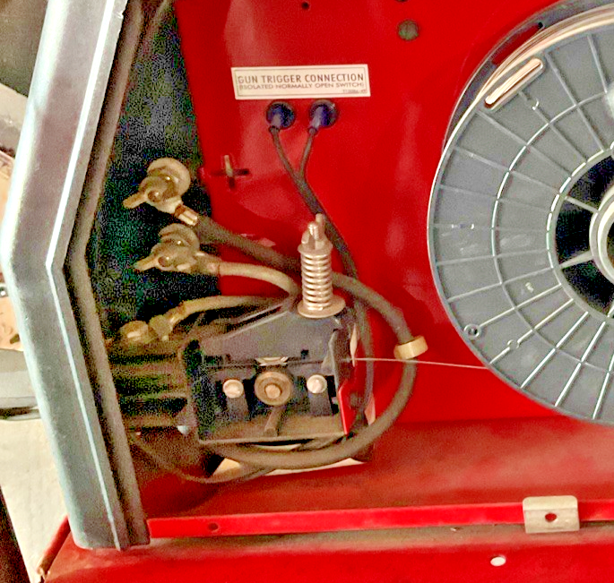 LINCOLN SP-135T MIG WELDER 90A 120V 25-135A W/GAUGES, GUN, HOSE, GLOVES , CLAMP