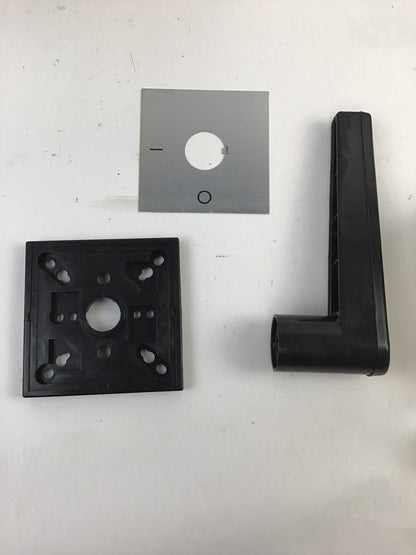 SIEMENS NON-DETACHABLE HANDLE MECHANISM. 8UB 5114-0EB01