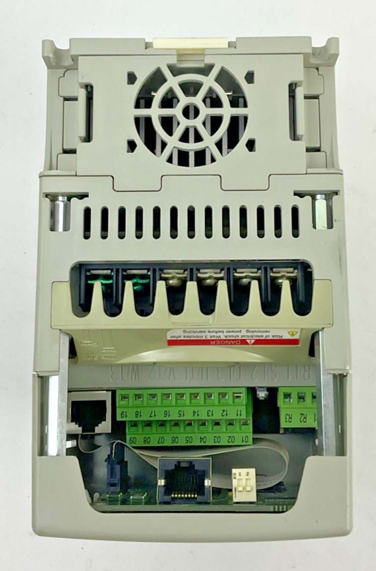 ALLEN BRADLEY 22D-D1P4N104 AC DRIVE SER.A 0.4KW/0.5HP 480V 1.8A