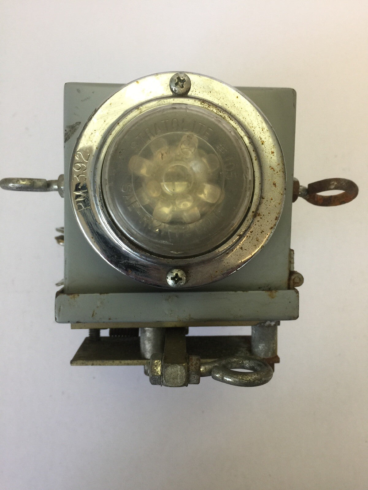 STRATOLITE #105 SAE-R(2)-72 D.O.T. PM-392 ENCLOSURE MISSING/BROKE LED BULB