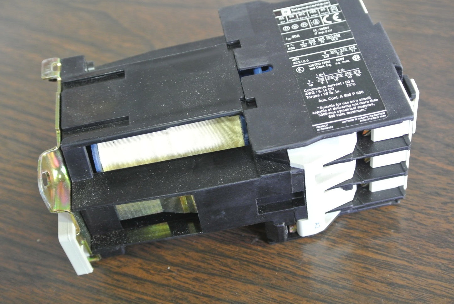 TELEMECANIQUE LP1 D3210BD - CONTACTOR  24VDC, 15kW/400V, 20HP/460V - NEW SURPLUS
