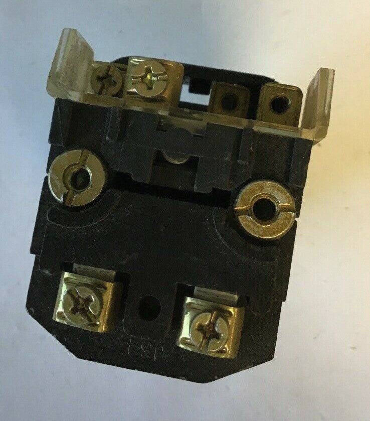 ALLEN-BRADLEY 800T-QT24  SER. T GREEN PUSHBUTTON SWITCH 24VAC/DC #757 LAMP