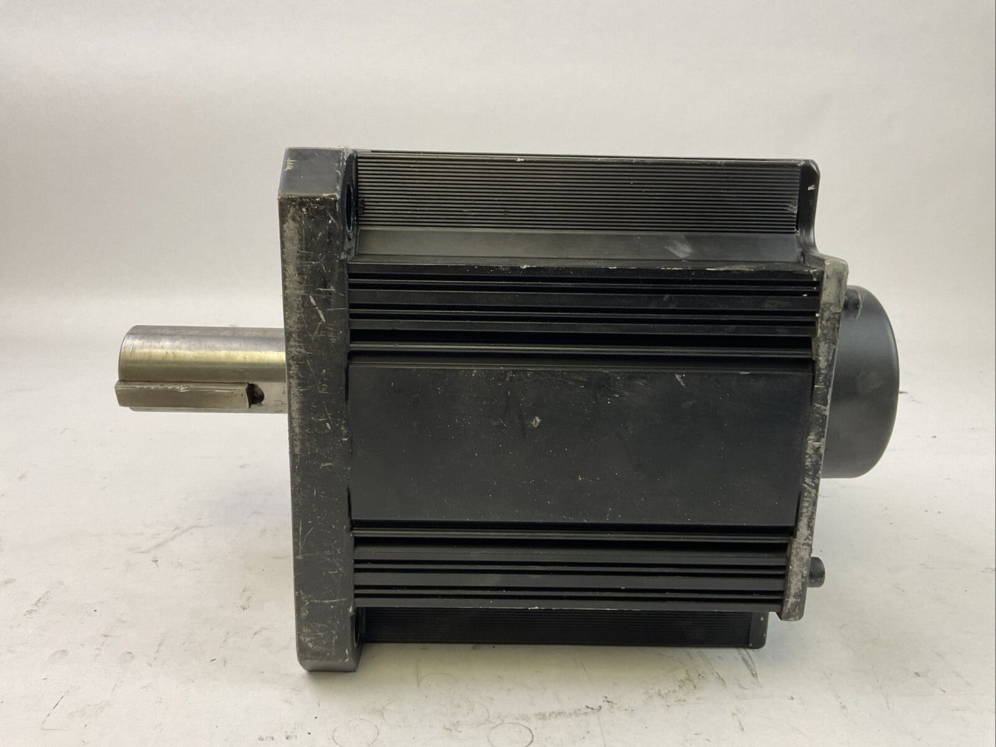 PANASONIC MHMA202A1H AC SERVO MOTOR REV 2000 R/MIN INPUT 200VAC OUTPUT 2.0 kW