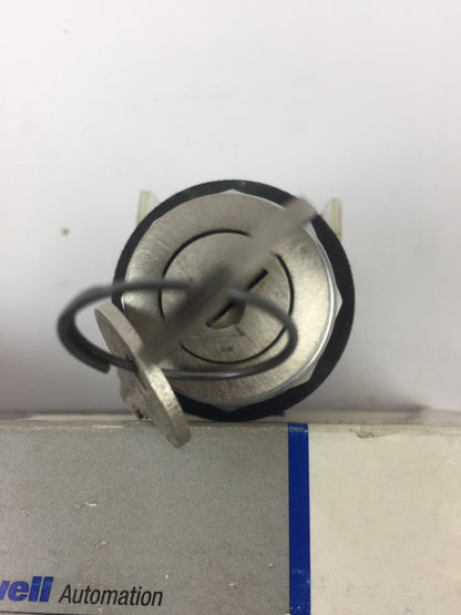 ALLEN BRADLEY 800T-H51A SELECTOR SWITCH SER T KEY 2 POSITION SPRING RETURN