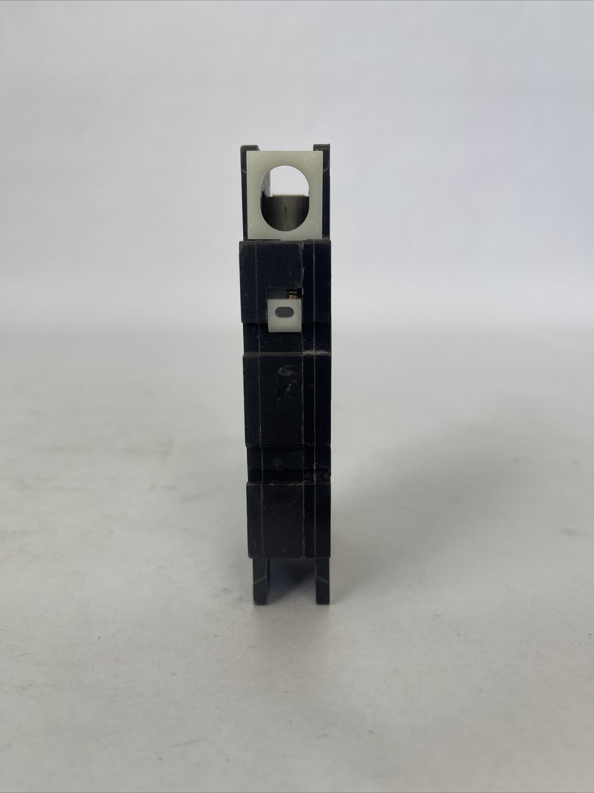 SQUARE D QOU120 CIRCUIT BREAKER 1POLE 20AMP 120/240VAC HACR TYPE YELLOW D