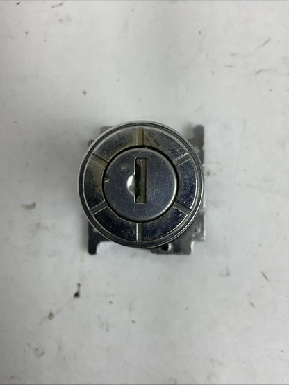 CUTLER HAMMER 10250T15237H620 SELECTOR SWITCH KEY OPERATED 3 POSITION (NO KEY)