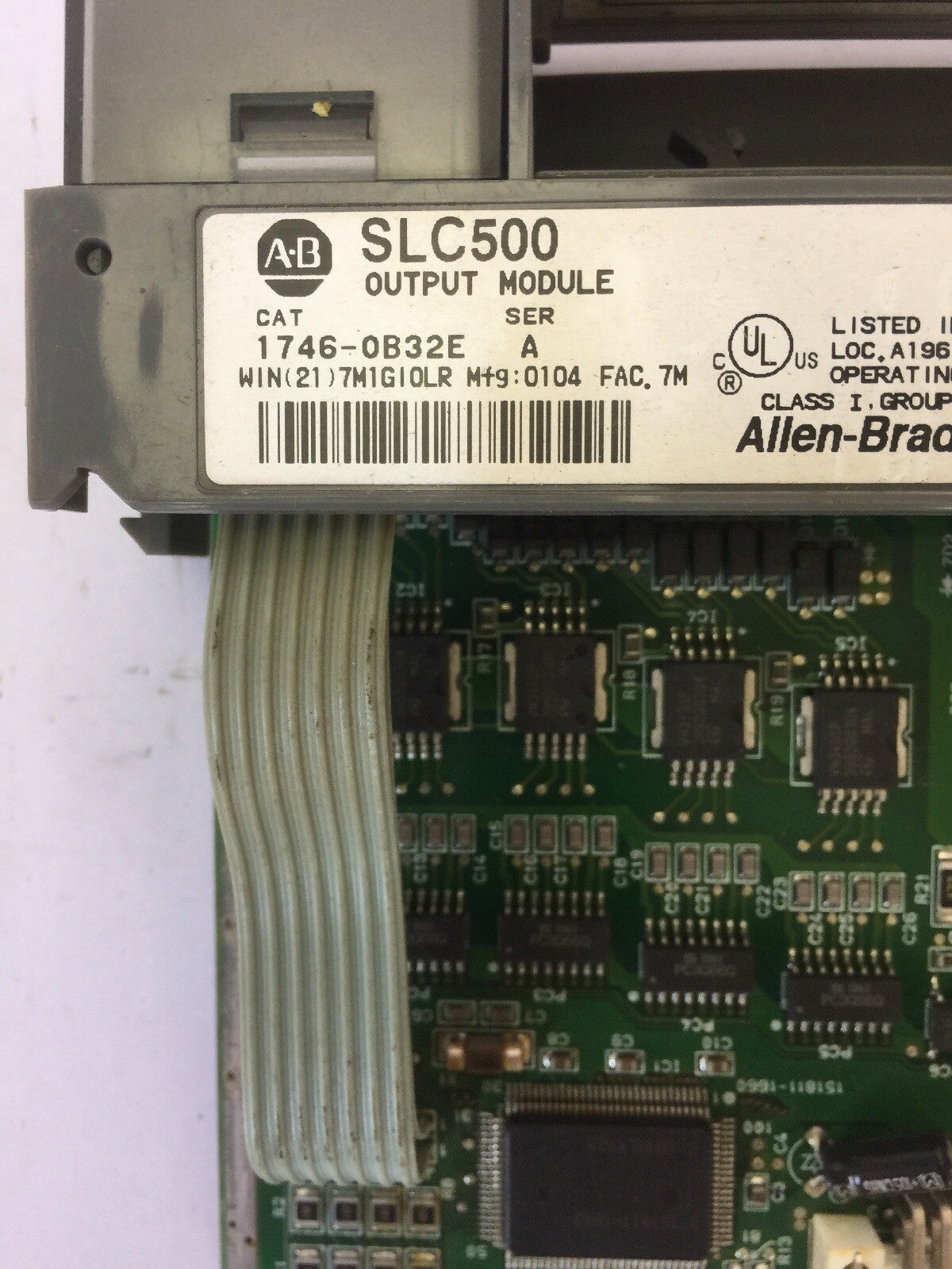 ALLEN BRADLEY 1746-0B32E OUTPUT MODULE 10-30VDC SER A SLC500