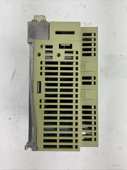 YASKAWA SGDH-01AE SERVOPACK OUTPUT 3PH 0-230VAC 0.91A 0.1kW JUSP-NS100
