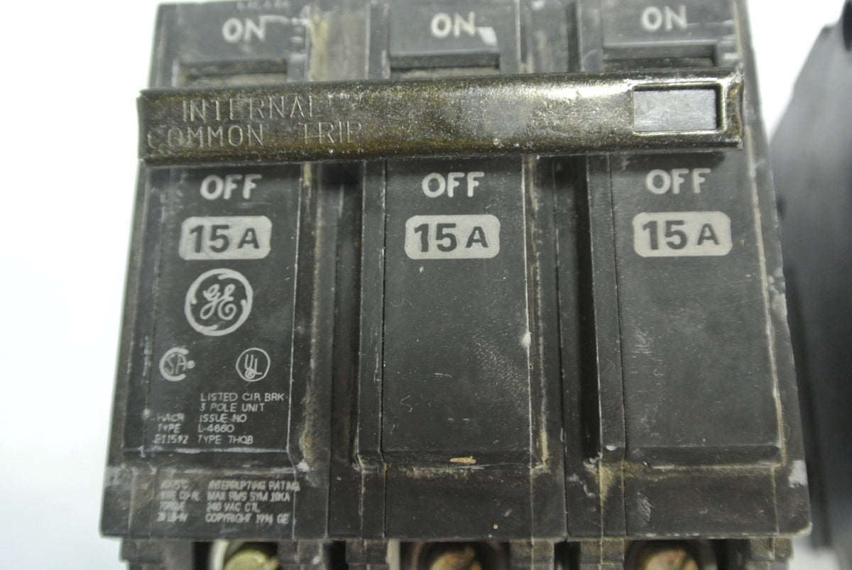 GENERAL ELECTRIC CIRCUIT BREAKER - 3-POLE, COMMON TRIP - 15A - BOLT-ON, LOT of 2