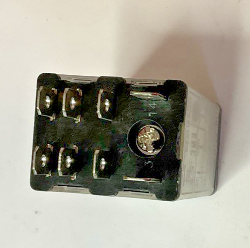 SCHNEIDER ELECTRIC RPM22F7 RELAY 120VAC 50/60HZ ***LOTOF3***
