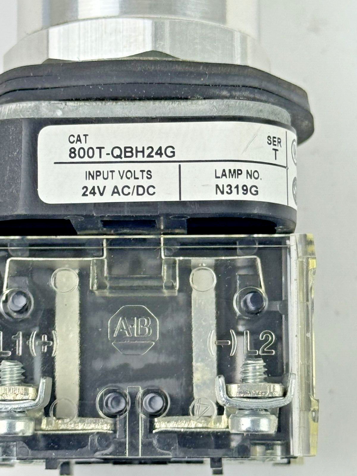 ALLEN-BRADLEY - 800T-QBH24G SER. T - GREEN ILLUMINATED PUSH BUTTON W/ BLOCK