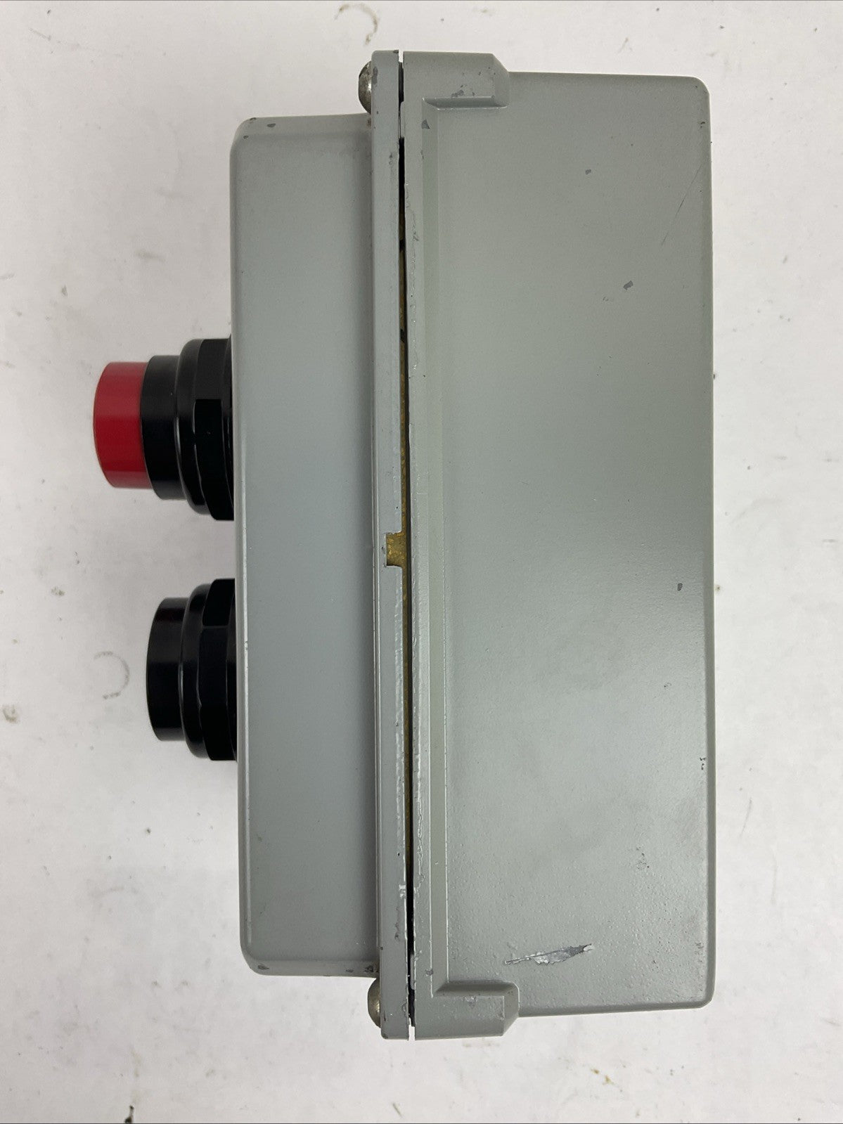EATON CUTLER HAMMER E34EX7023 DIE CAST ENCLOSURE GREEN START RED STOP BUTTON