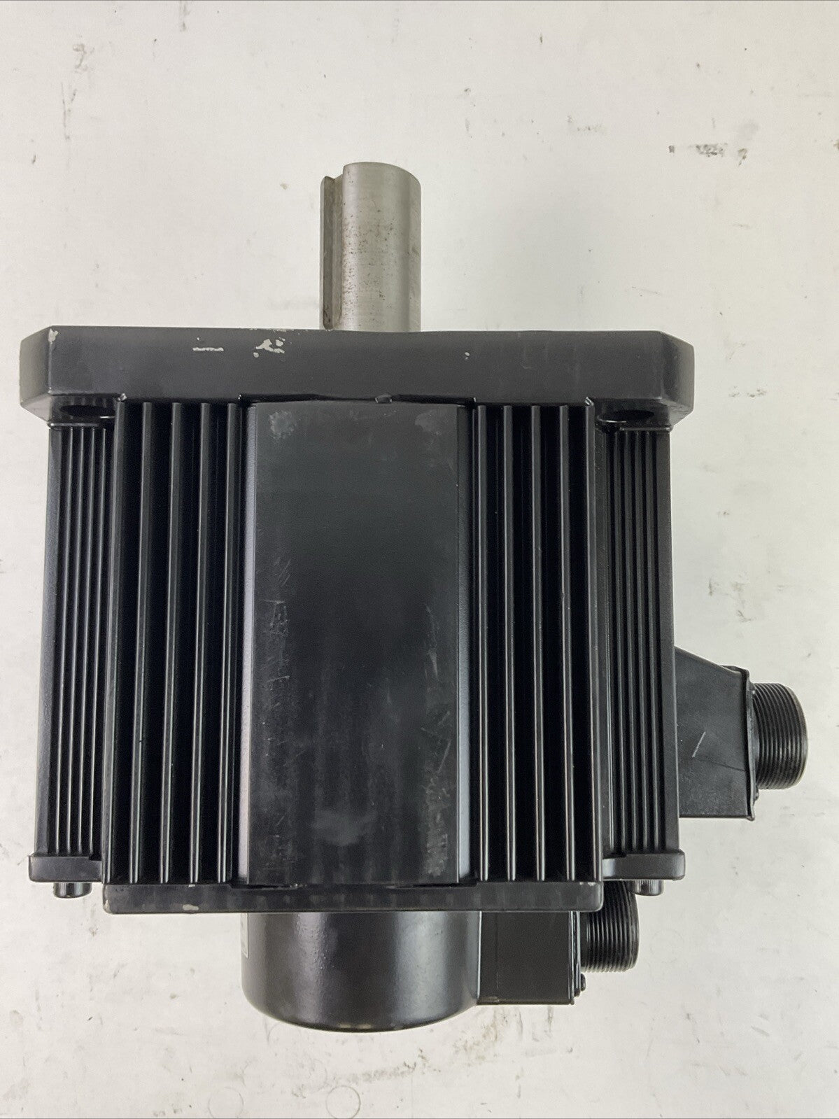 PANASONIC MHMA202P1G AC SERVO MOTOR REV 2000 R/MIN INPUT 200VAC OUTPUT 2.0 kW