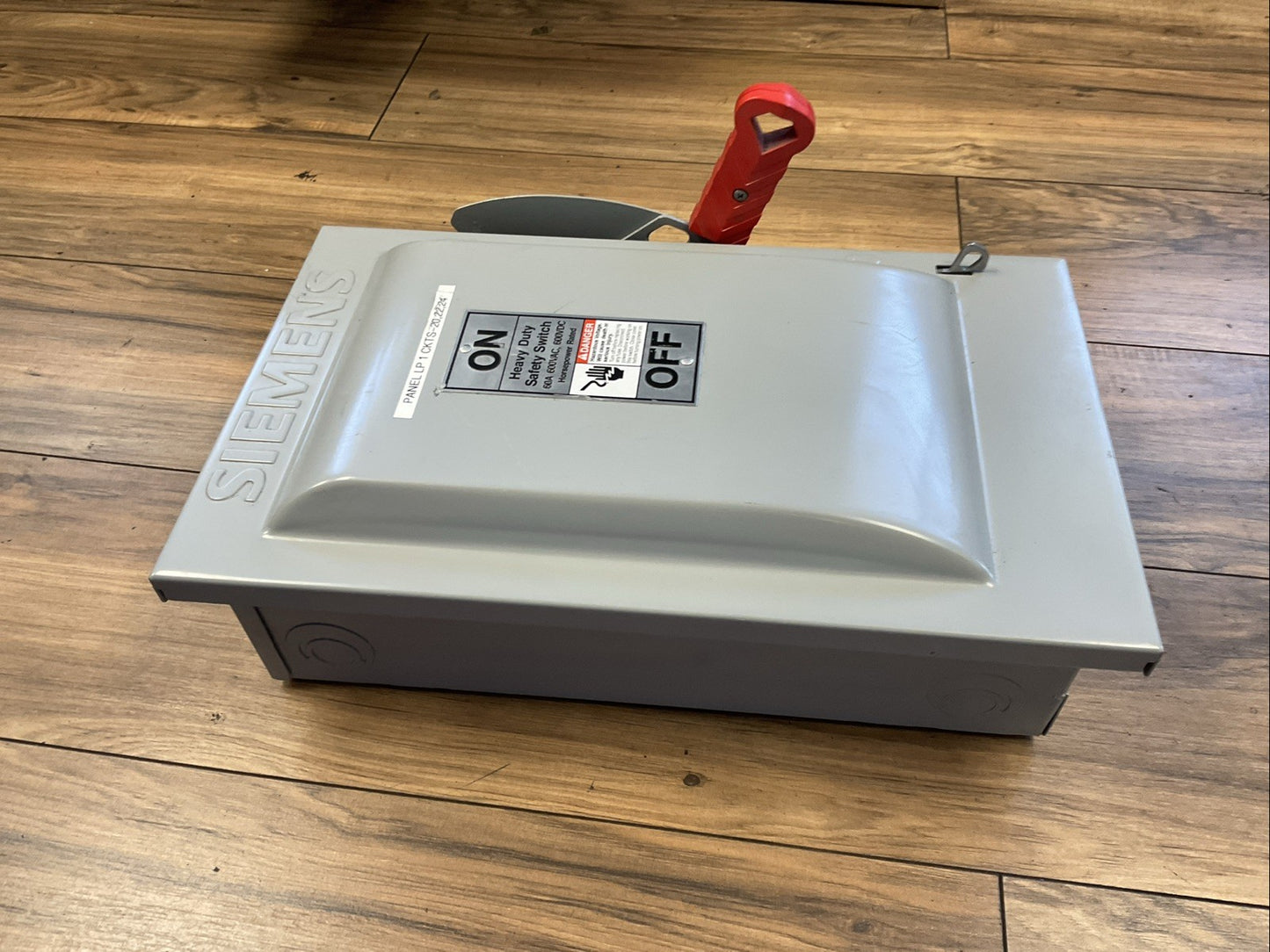 SIEMEN HF362N FUSIBLE SAFETY SWITCH 600VAC 50HP 600VDC 30HP 60A