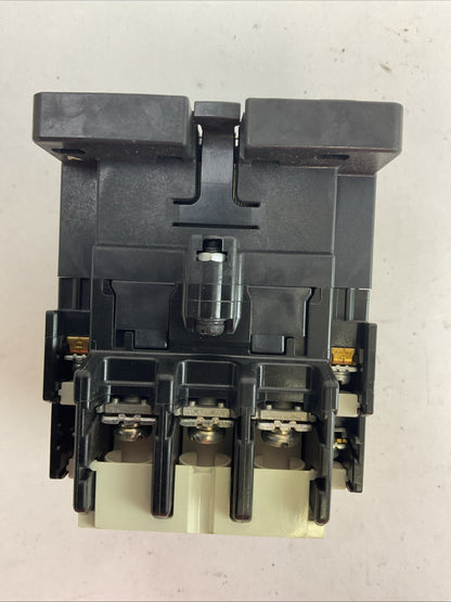 FUJI SC-N2 SC35BAA CONTACTOR 3NC1 600VAC 3PH 30HP 60A COIL 220-240V 60HZ