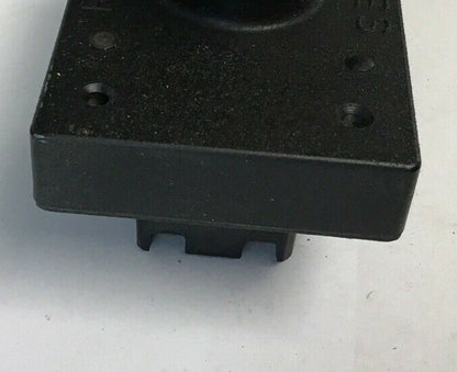 MACKWORTH G. REES 03476-004 PUSHBUTTON 2 1/4IN YELLOW PLUNGER W/ LATCH