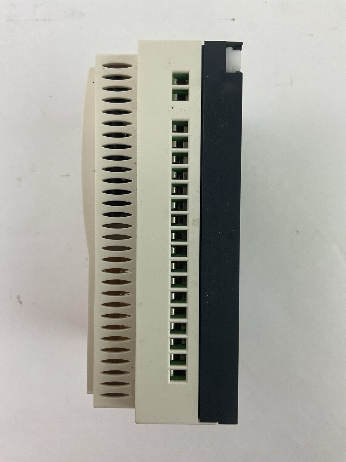 SCHNEIDER ELECTRIC ZELIO SR3 B261BD SMART RELAY 24VDC OUTPUT RELAY 24VDC 240VAC