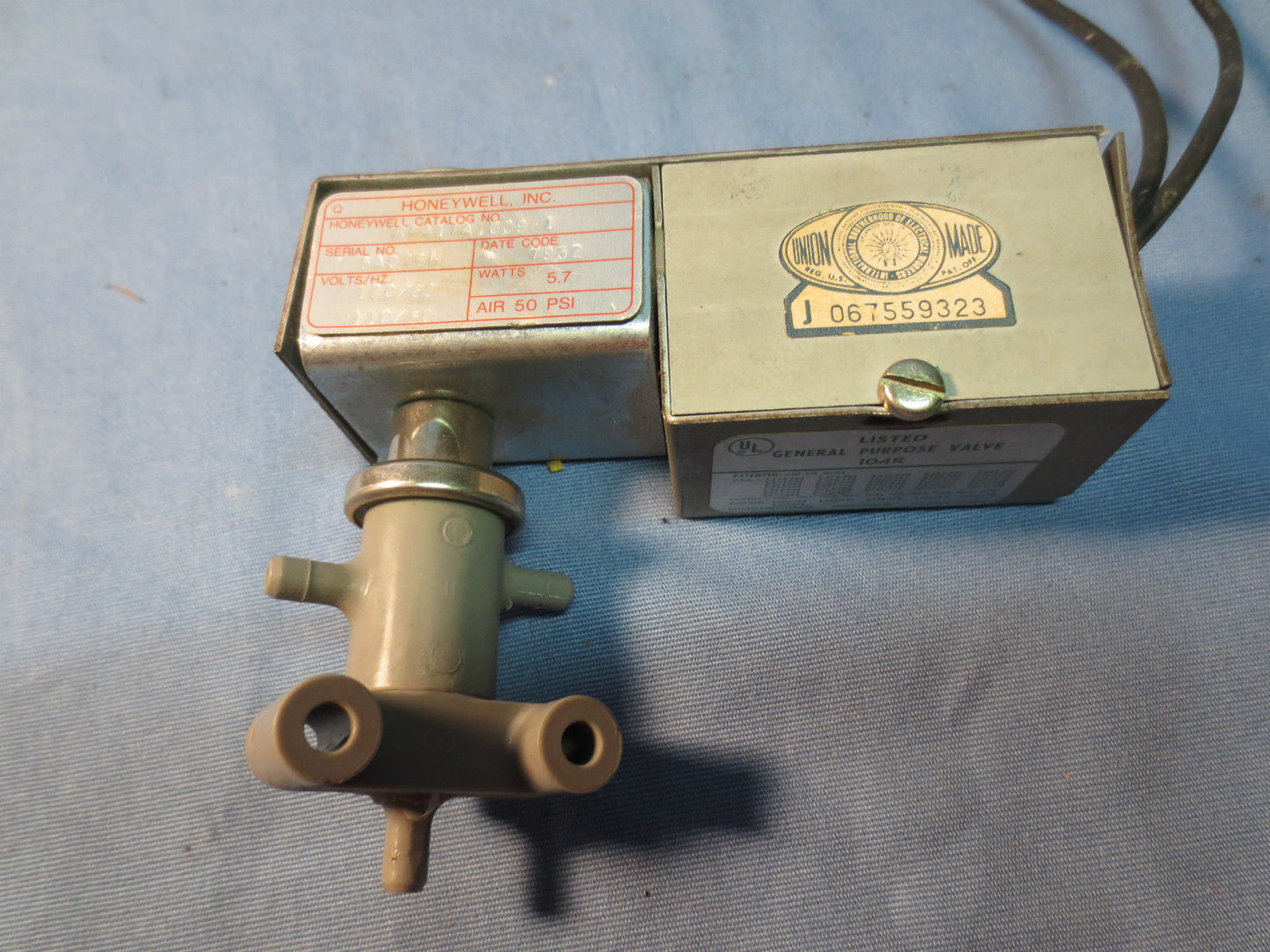 HONEYWELL RP417A1009-1 120VAC SOLENOID VALVE 50PSI, 5.7W