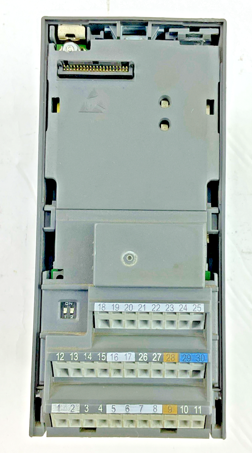 SIEMENS 6SE6440-2UD13-7AA1 FREQUENCY INVERTER MICROMASTER 440 VER.H01/2.21
