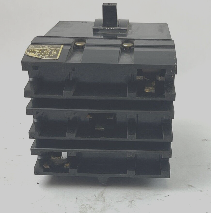 SQUARE D FA 34015 CIRCUIT BREAKER  480VAC 250VDC 3POLE
