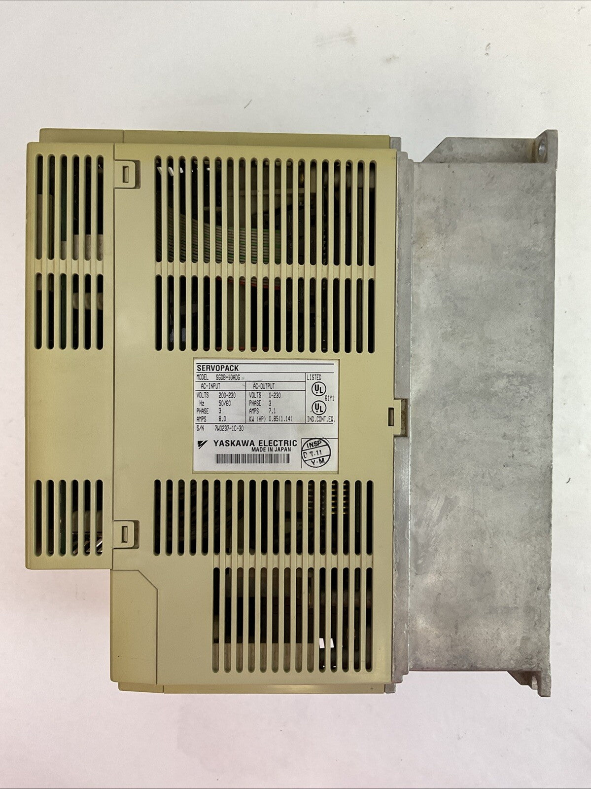 YASKAWA SGDB-10ADG SERVOPACK OUTPUT 0-230VAC 7.1A INPUT 200-230VAC 8.0 SERVO AMP