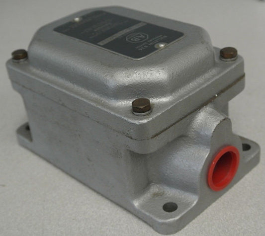 ALLEN-BRADLEY 836 AP11 PKC7 PRESSURE SWITCH  - NEW SURPLUS