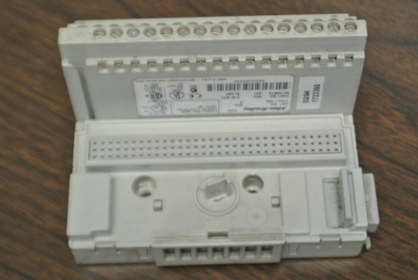ALLEN-BRADLEY 1794-TB2 TERMINAL BASE / Ser. A, Rev. A01 / 120VAC / 10A