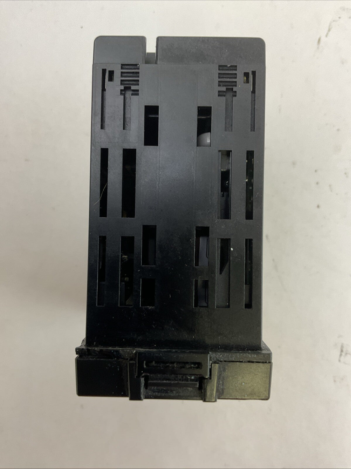 OMRON E5EN-R3MTC-500 TEMPERATURE CONTROLLER 100-240VAC 50/60HZ 9VA