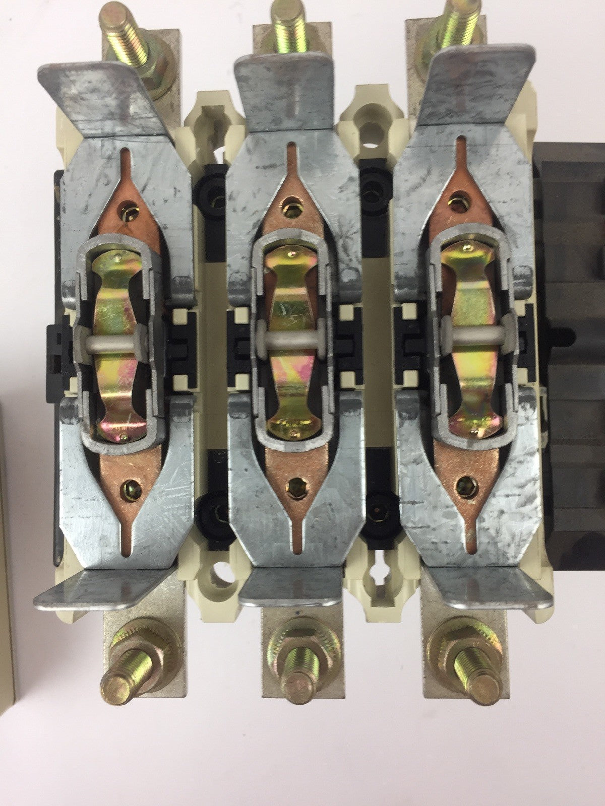 TELEMECANIQUE SQUARE D LC1F330 CONTACTOR 370A 600VAC 250HP LX1 FH 1272