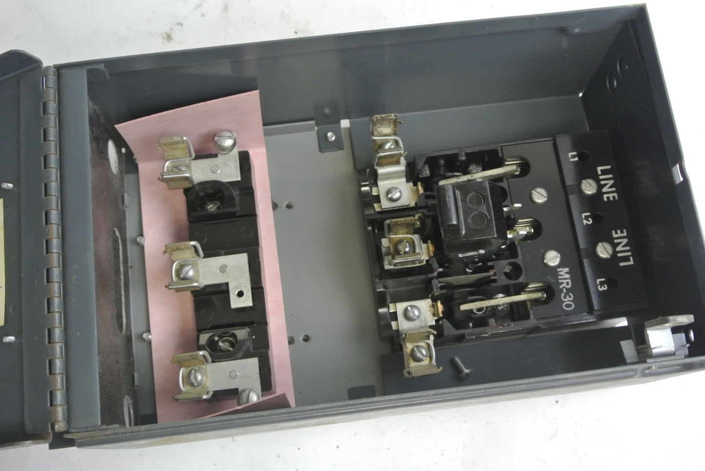 GE QMR361L - FUSIBLE DISCONNECT / PANELBOARD SWITCH - 600VAC, 30A, 3-POLE