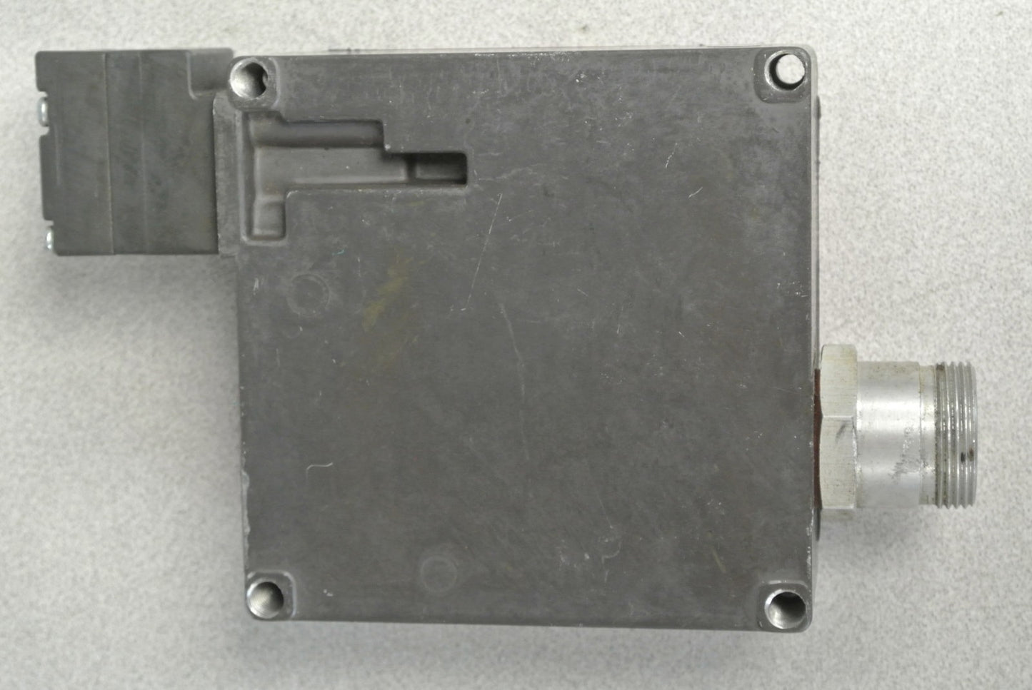 EUCHNER TZ1LE024BHA-C1903 SOLENOID LOCKING SAFETY INTERLOCK SWITCH / 24VAC/DC /