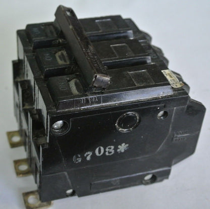GENERAL ELECTRIC 3-POLE CIRCUIT BREAKER 40A - COMMON-TRIP