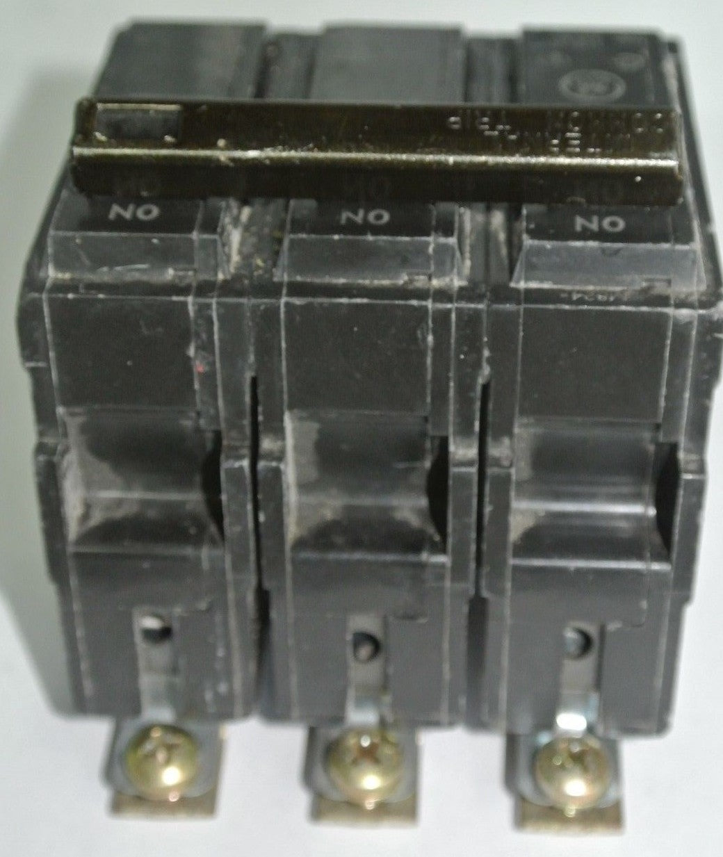 GGENERAL ELECTRIC CIRCUIT BREAKER - 3-POLE w/ COMMON TRIP - 20A - BOLT-ON