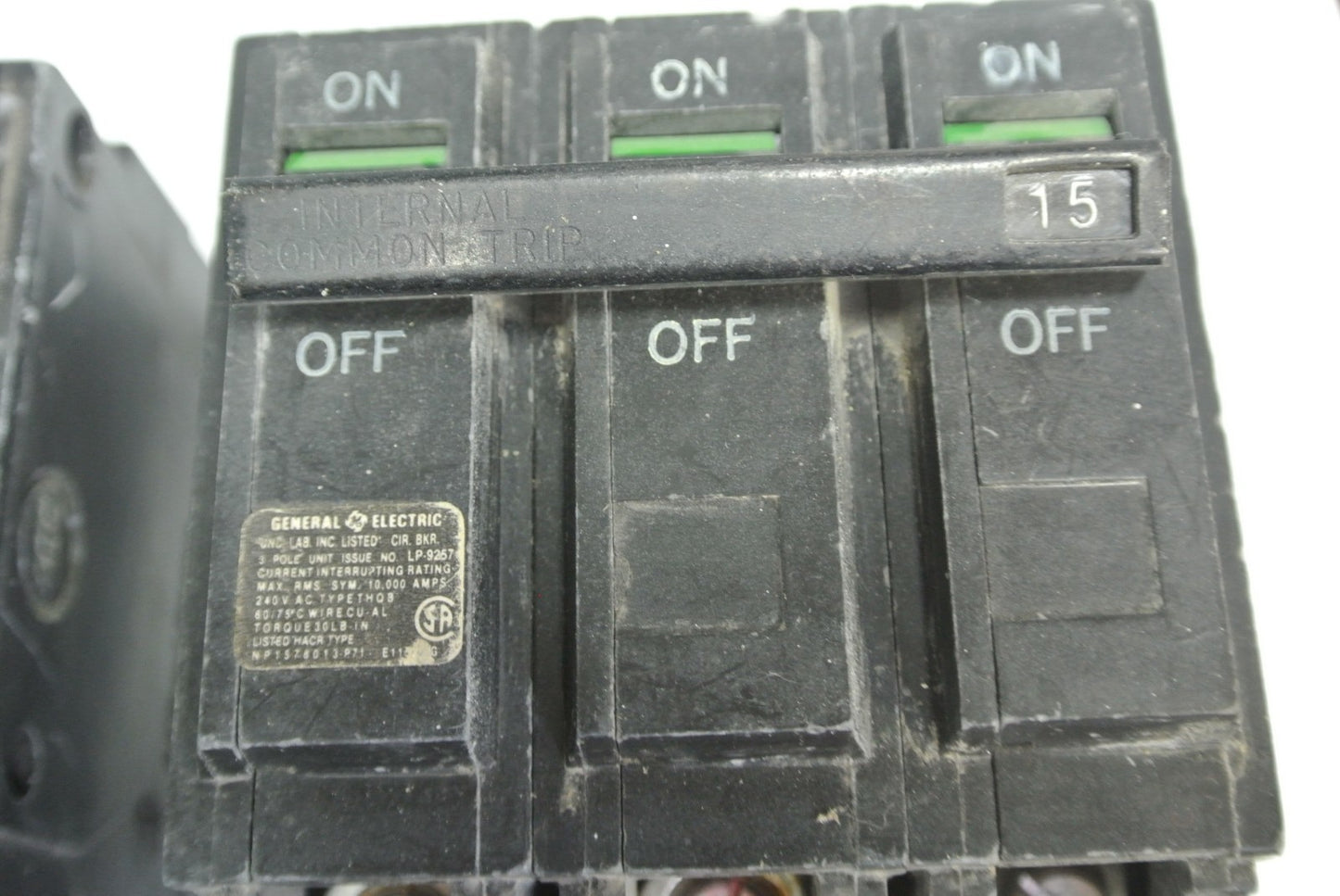 GENERAL ELECTRIC CIRCUIT BREAKER - 3-POLE, COMMON TRIP - 15A - BOLT-ON, LOT of 2