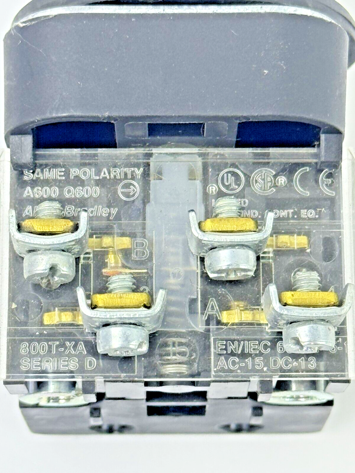 ALLEN-BRADLEY - 800T-QTH2R SER. U - RED ILLUMINATED PUSH BUTTON W/ BLOCK